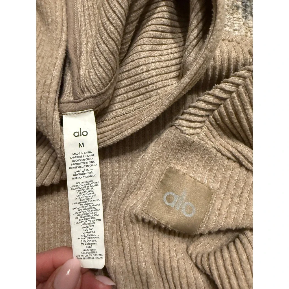 ALO Yoga Muse Hoodie and Jogger Set Size Medium Excellent Condition